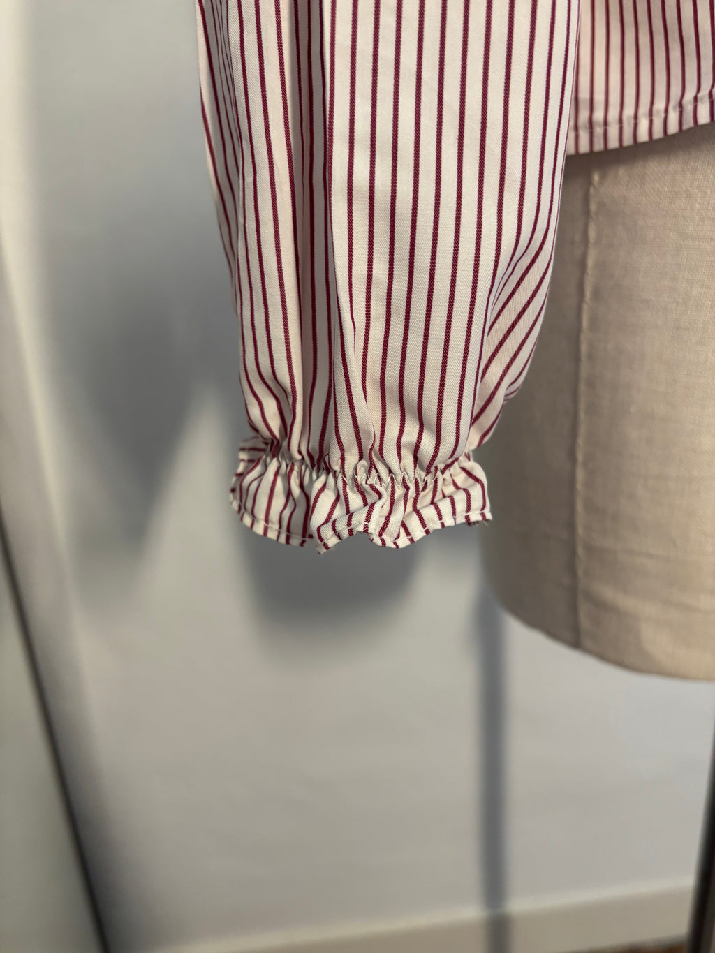 Chemisier femme upcyclé blanc rayé bordeaux